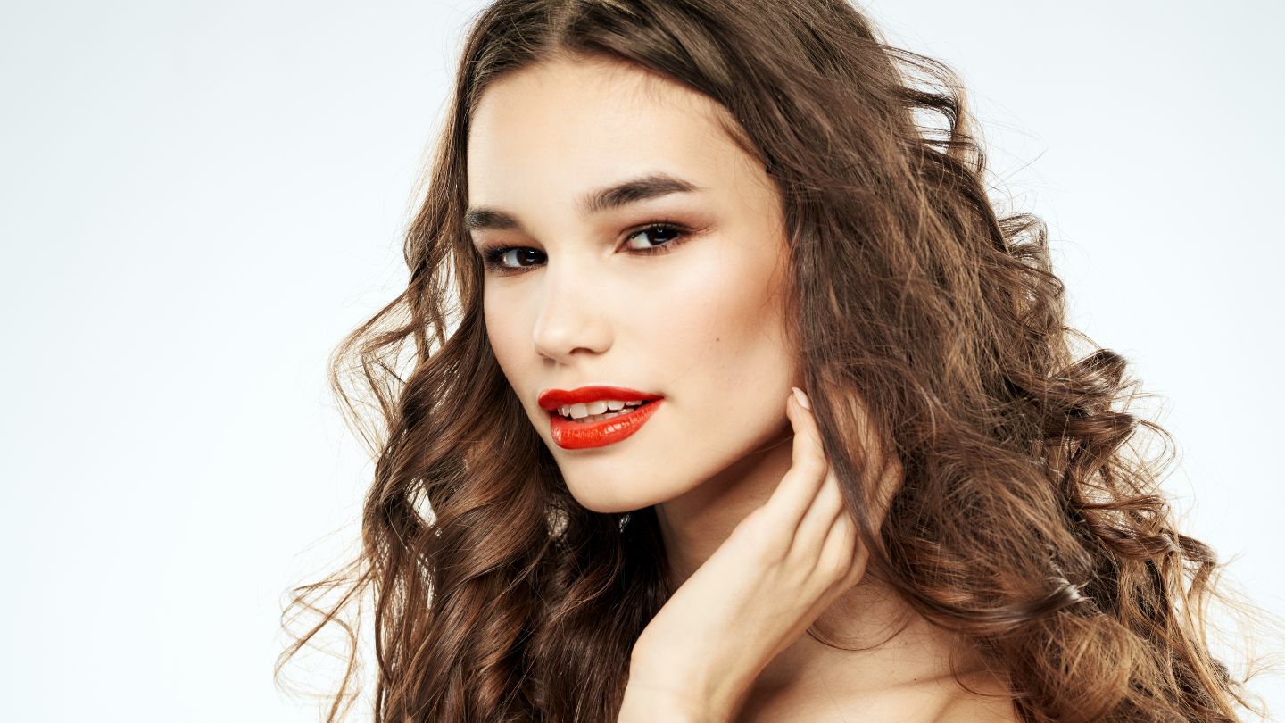 Contornear, el arte del maquillaje con sombras - %